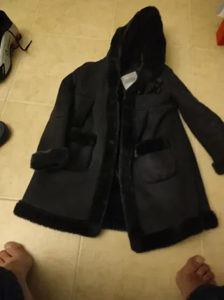 Abrigo niña con capucha y pelo