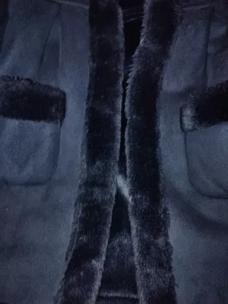 Abrigo niña con capucha y pelo