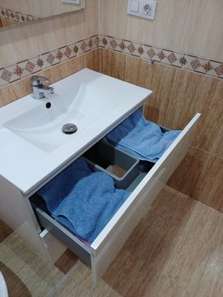 Mueble de baño suspendido con lavabo 80