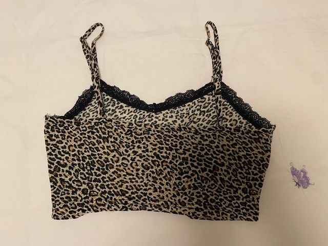Crop top leopardo con encaje