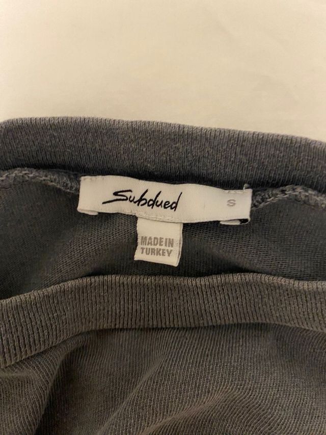 Camiseta Subdued Love Kills Serpientes