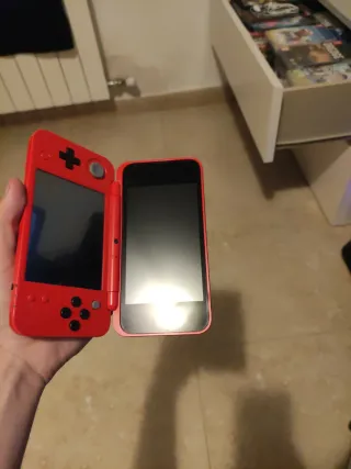 Nintendo 2DS XL Pokeball