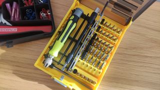 Kit de 46 peças de ferramentas + chaves