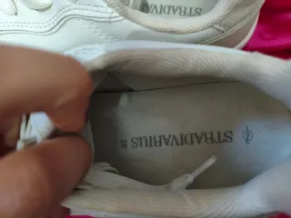 Zapatillas deportivas blancas y beige