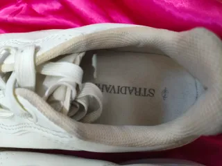 Zapatillas deportivas blancas y beige
