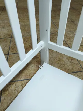 Cuna de madera blanca