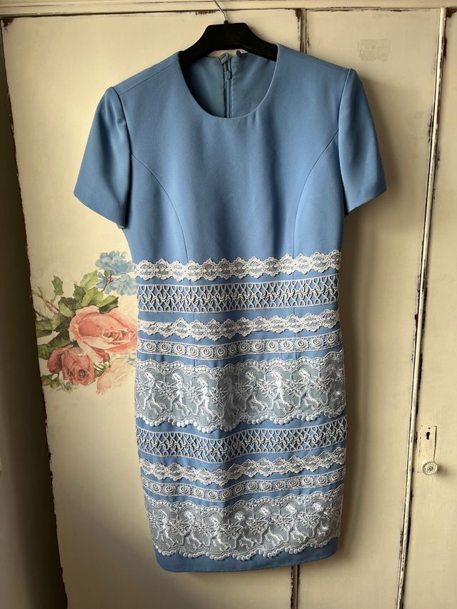 Vestido fiesta azul con encaje