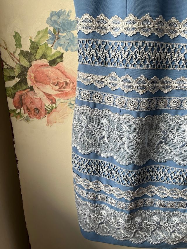 Vestido fiesta azul con encaje