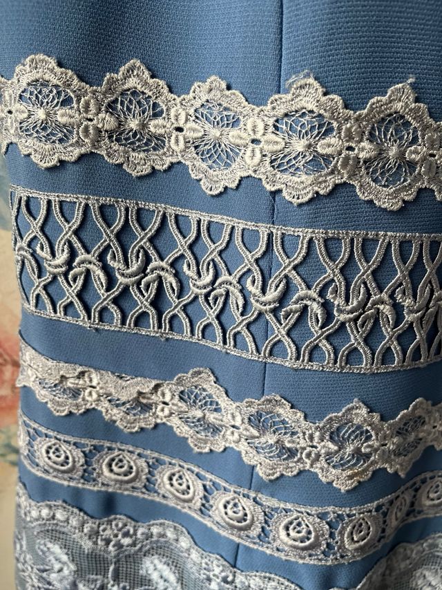 Vestido fiesta azul con encaje