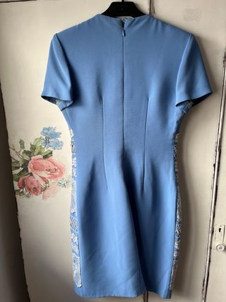 Vestido fiesta azul con encaje