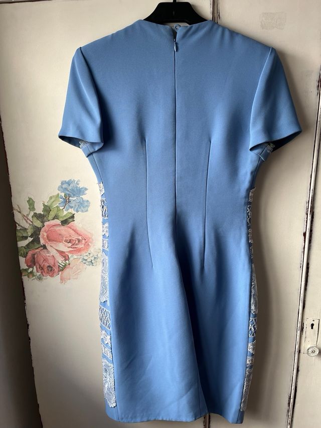 Vestido fiesta azul con encaje