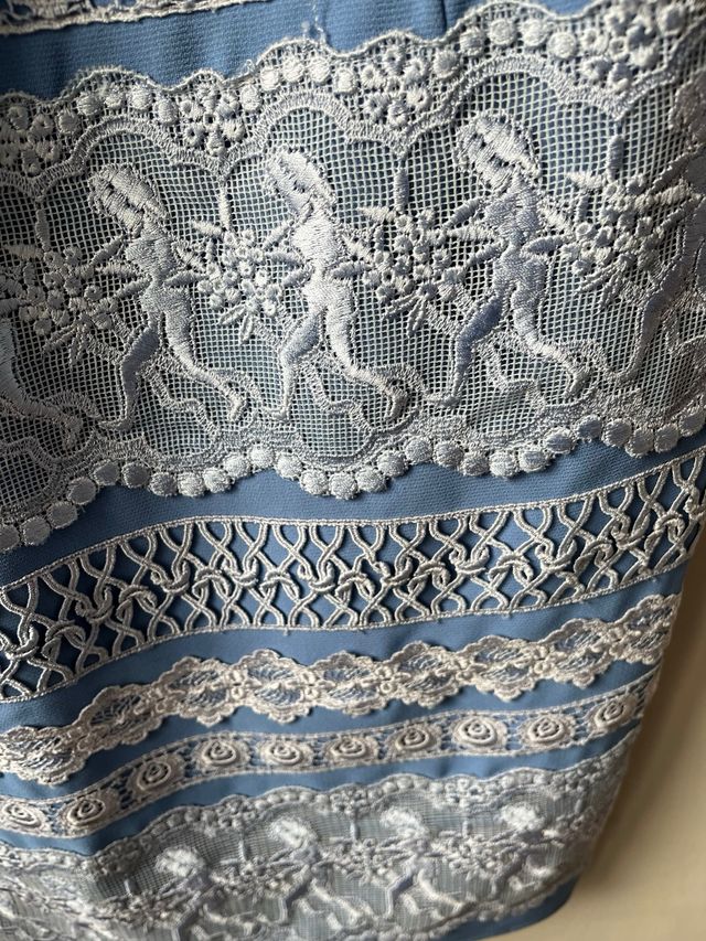 Vestido fiesta azul con encaje