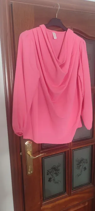 Blusa rosa drapeada sin estrenar