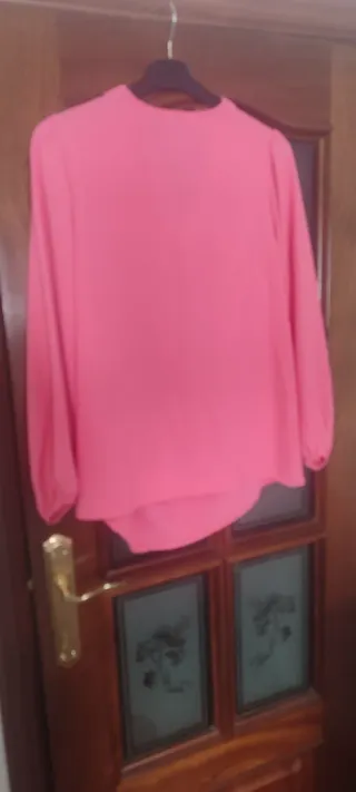 Blusa rosa drapeada sin estrenar