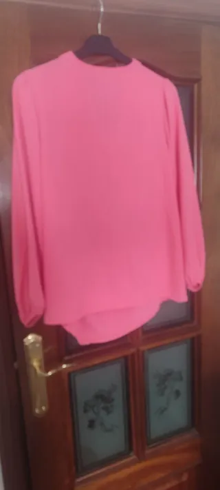 Blusa rosa drapeada sin estrenar