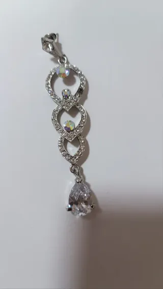 Pendientes largos plateados con pedrería