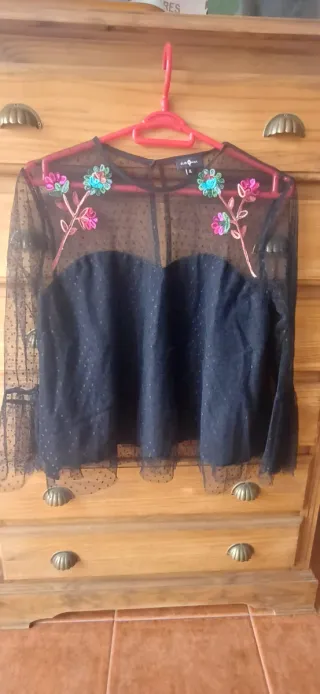 Blusa de gasa bordada
