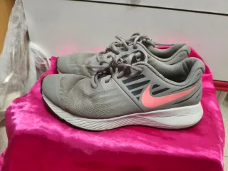 Zapatillas Nike Grises y Rosas