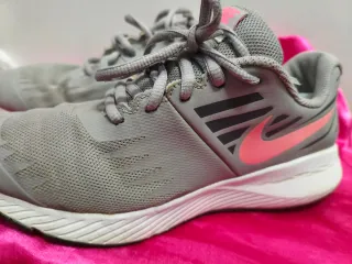 Zapatillas Nike Grises y Rosas
