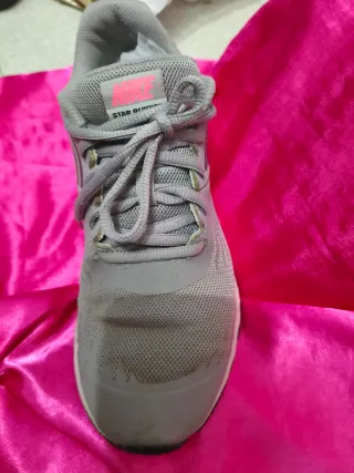 Zapatillas Nike Grises y Rosas