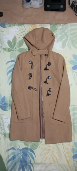 Chaqueta con capucha beige