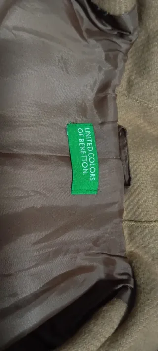 Chaqueta con capucha beige