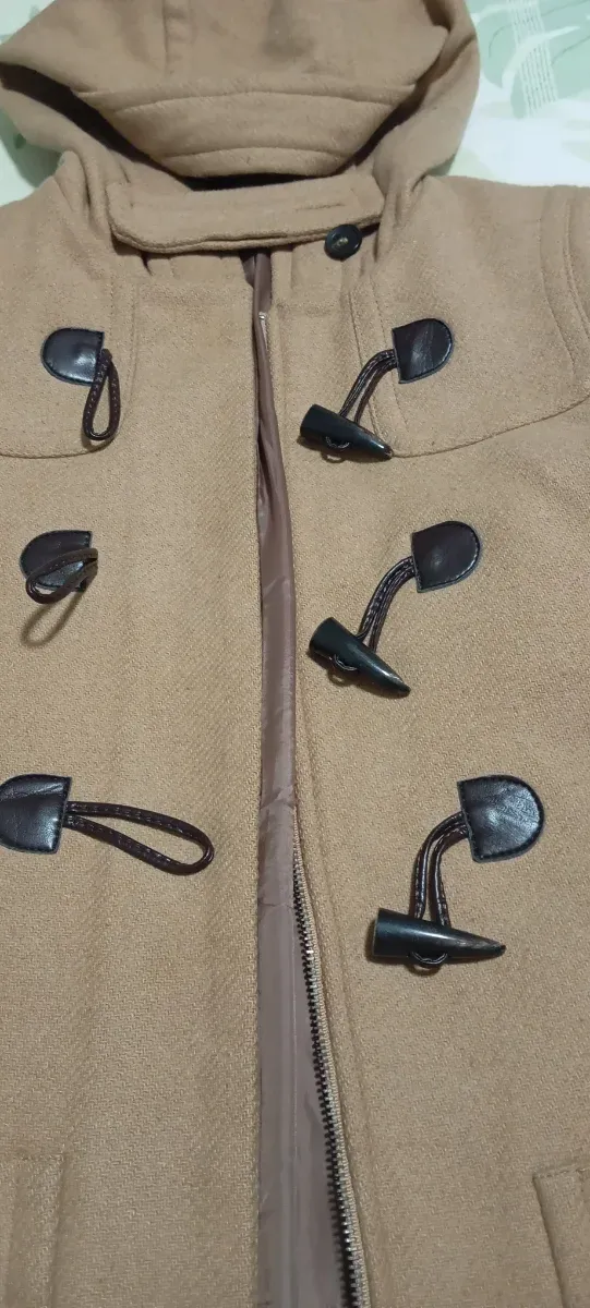 Chaqueta con capucha beige