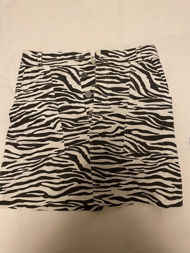 Falda corta estampado cebra