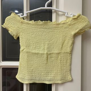 Top amarillo palabra de honor Bershka talla S.