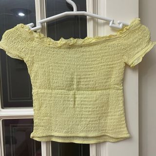 Top amarillo palabra de honor Bershka talla S.