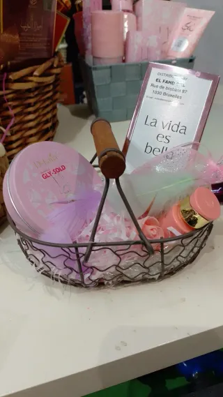 Cesta regalo cosmética Yara