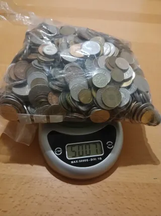 Cinco kilos de monedas extranjeras..