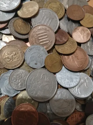 Cinco kilos de monedas extranjeras..