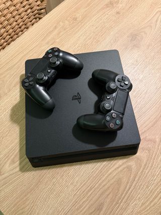 PS4 (PlayStation 4) 400GB + 2 Mandos