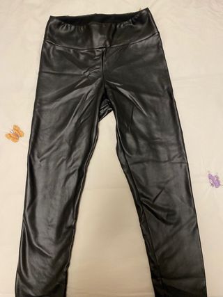 Pantalón elástico efecto piel