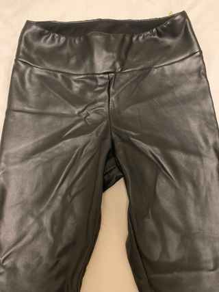 Pantalón elástico efecto piel