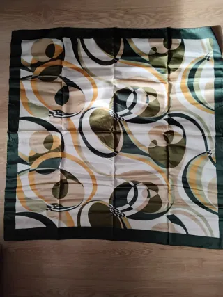 Pañuelo Estampado Verde y Beige