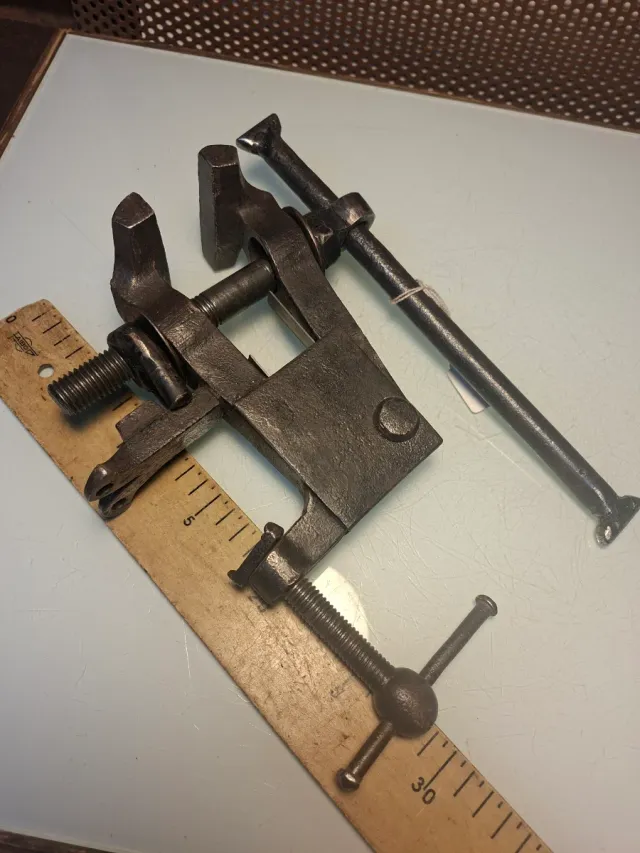 Tornillo de banco antiguo