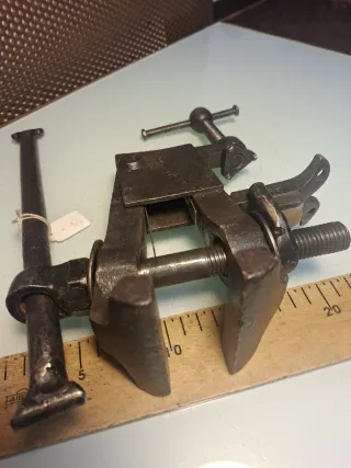 Tornillo de banco antiguo