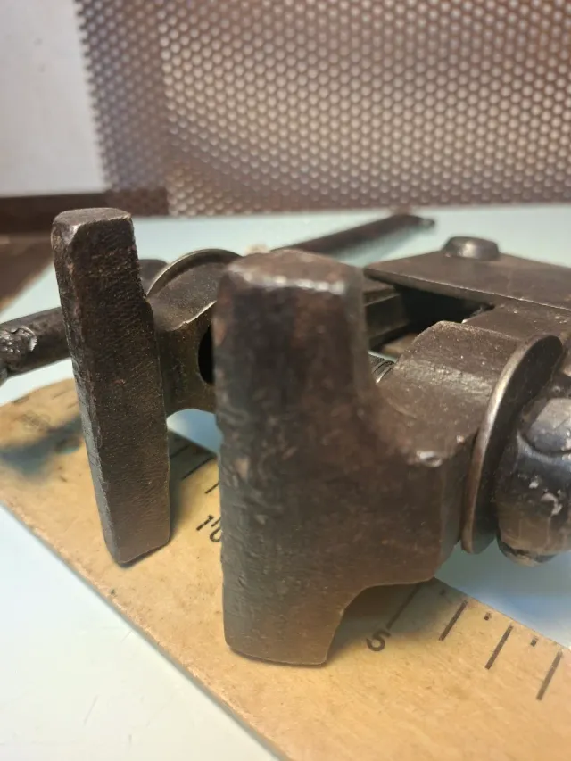 Tornillo de banco antiguo