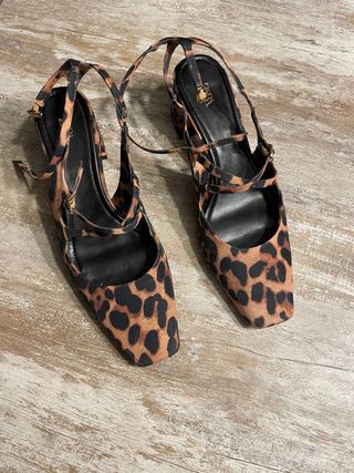 Zapatos tacón ancho leopardo
