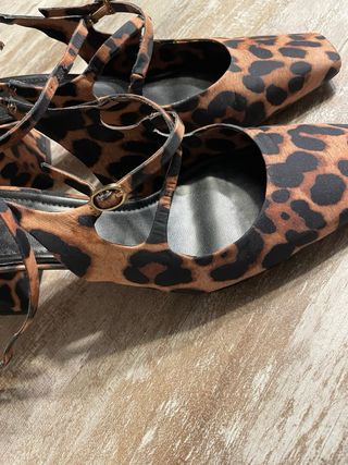 Zapatos tacón ancho leopardo
