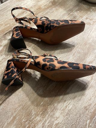 Zapatos tacón ancho leopardo