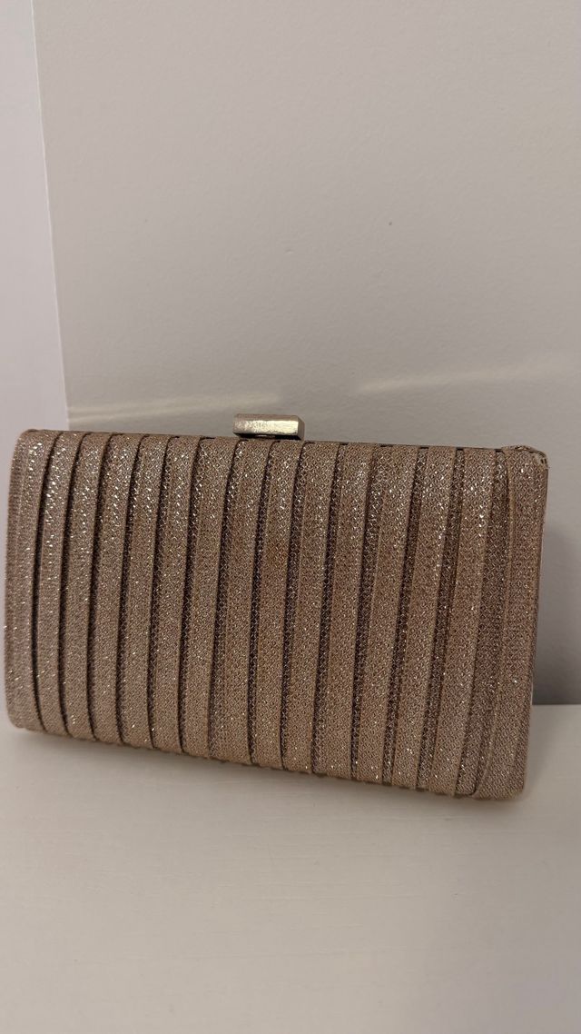 Bolso de fiesta beige y dorado
