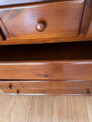 Cómoda de madera con 7 cajones