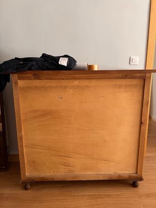 Cómoda de madera con 7 cajones