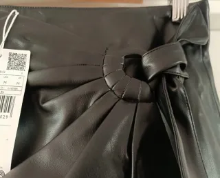 Falda Mango efecto piel nudo Talla M