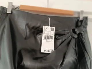 Falda Mango efecto piel nudo Talla M