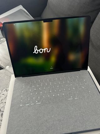 MacBook M2 Azul Medianoche