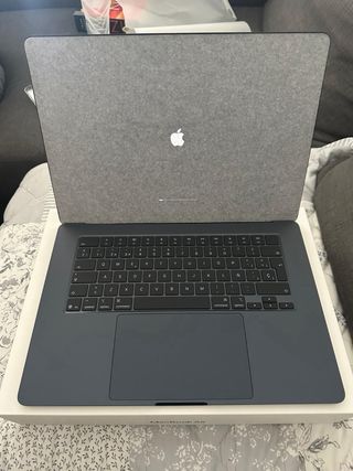 MacBook M2 Azul Medianoche